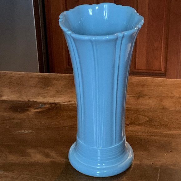 Fiesta Vintage Retired Color Periwinkle Blue Medium 9 5/8” Fluted Flower Vase - Picture 3 of 10